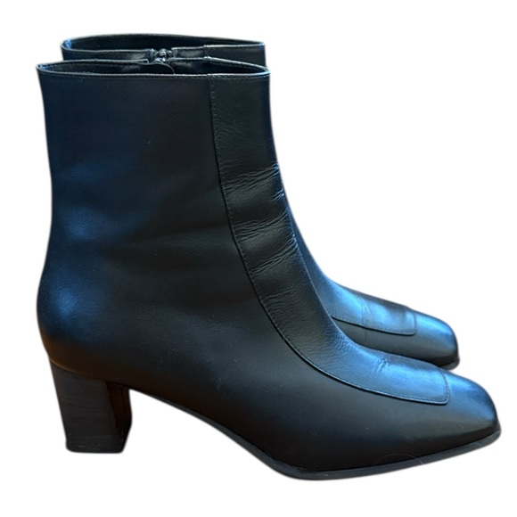 Banana Republic Black Lucca Leather Ankle Boot Italy 2.5” Heel Side Zipper 9 - Picture 2 of 16